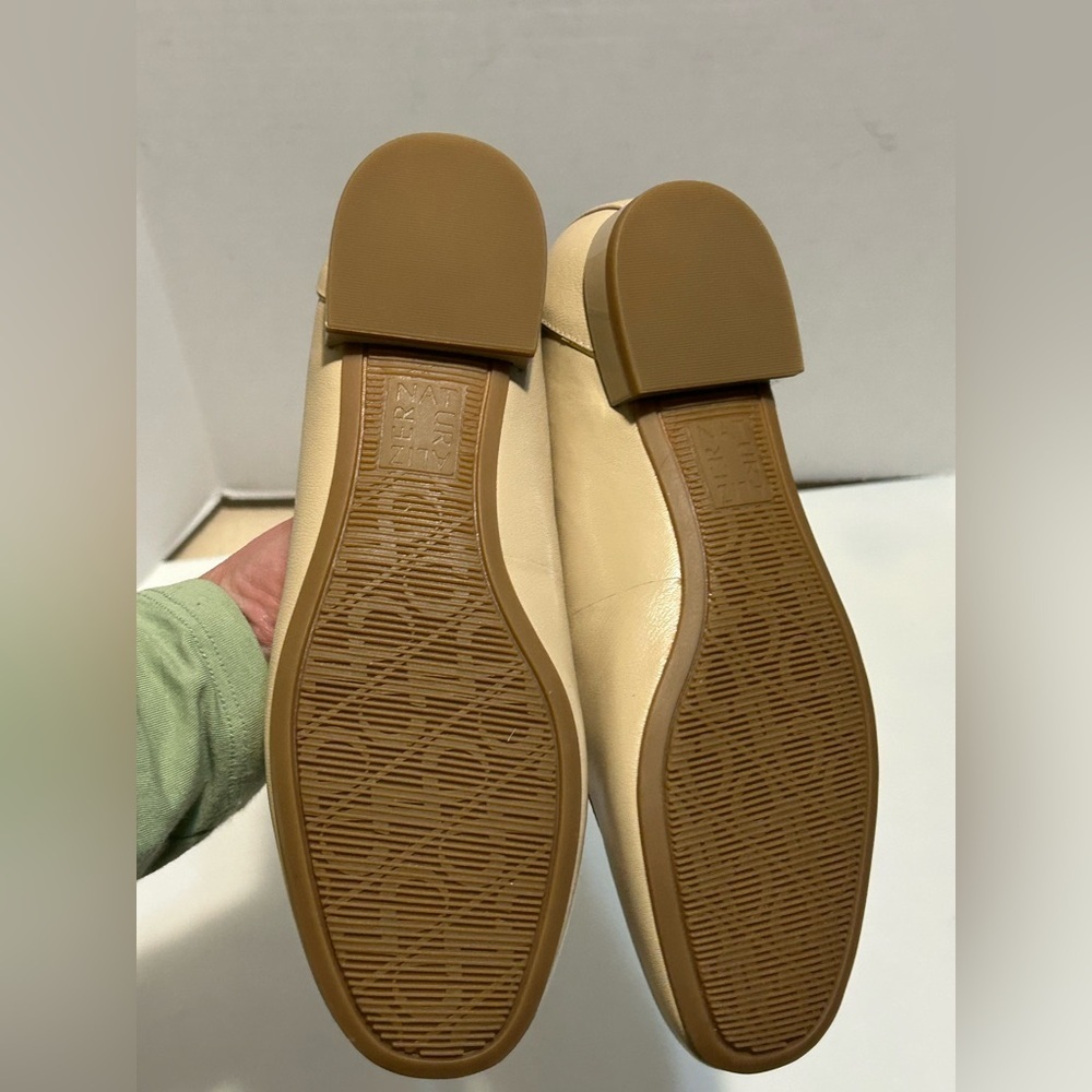 Naturalizer Women's Tan Loafers - Picture 4 of 8